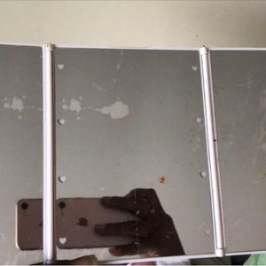 Small Vanity Mirror W/Heart Lights